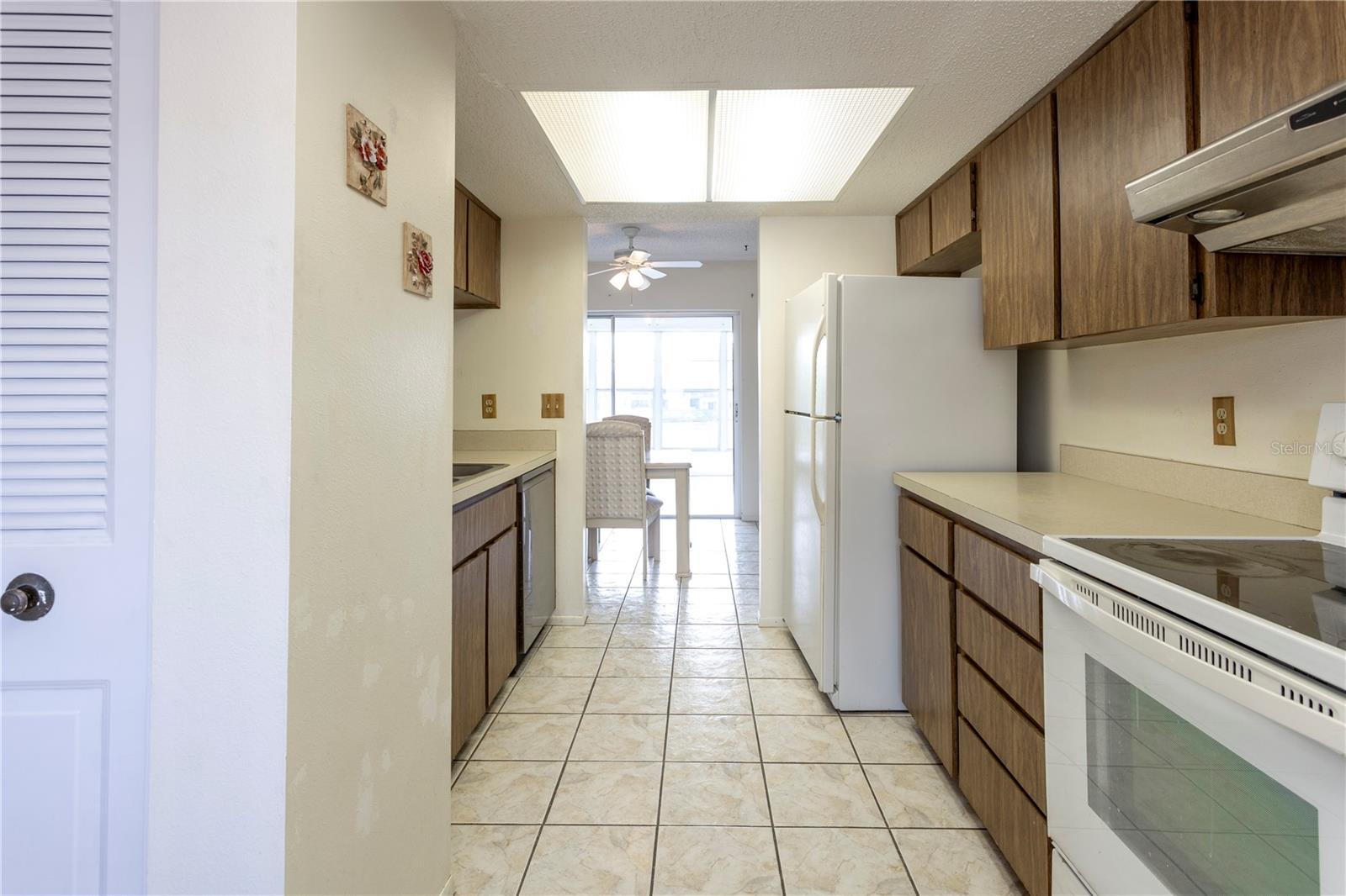 HOLIDAY LAKE VILLAS CONDO - Residential