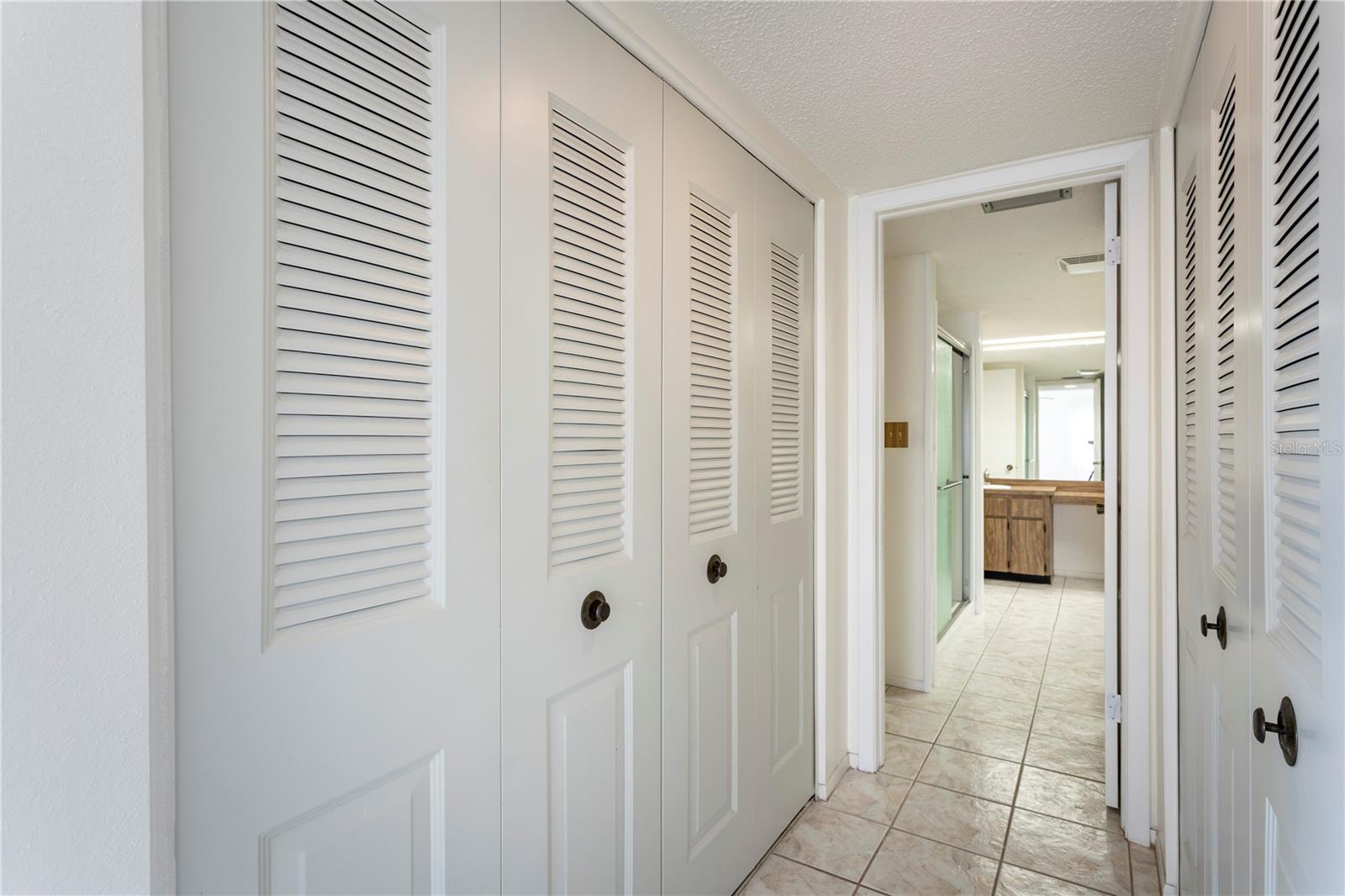 HOLIDAY LAKE VILLAS CONDO - Residential