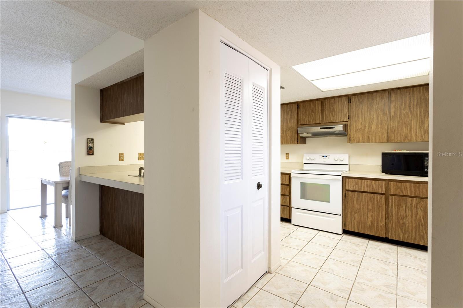 HOLIDAY LAKE VILLAS CONDO - Residential