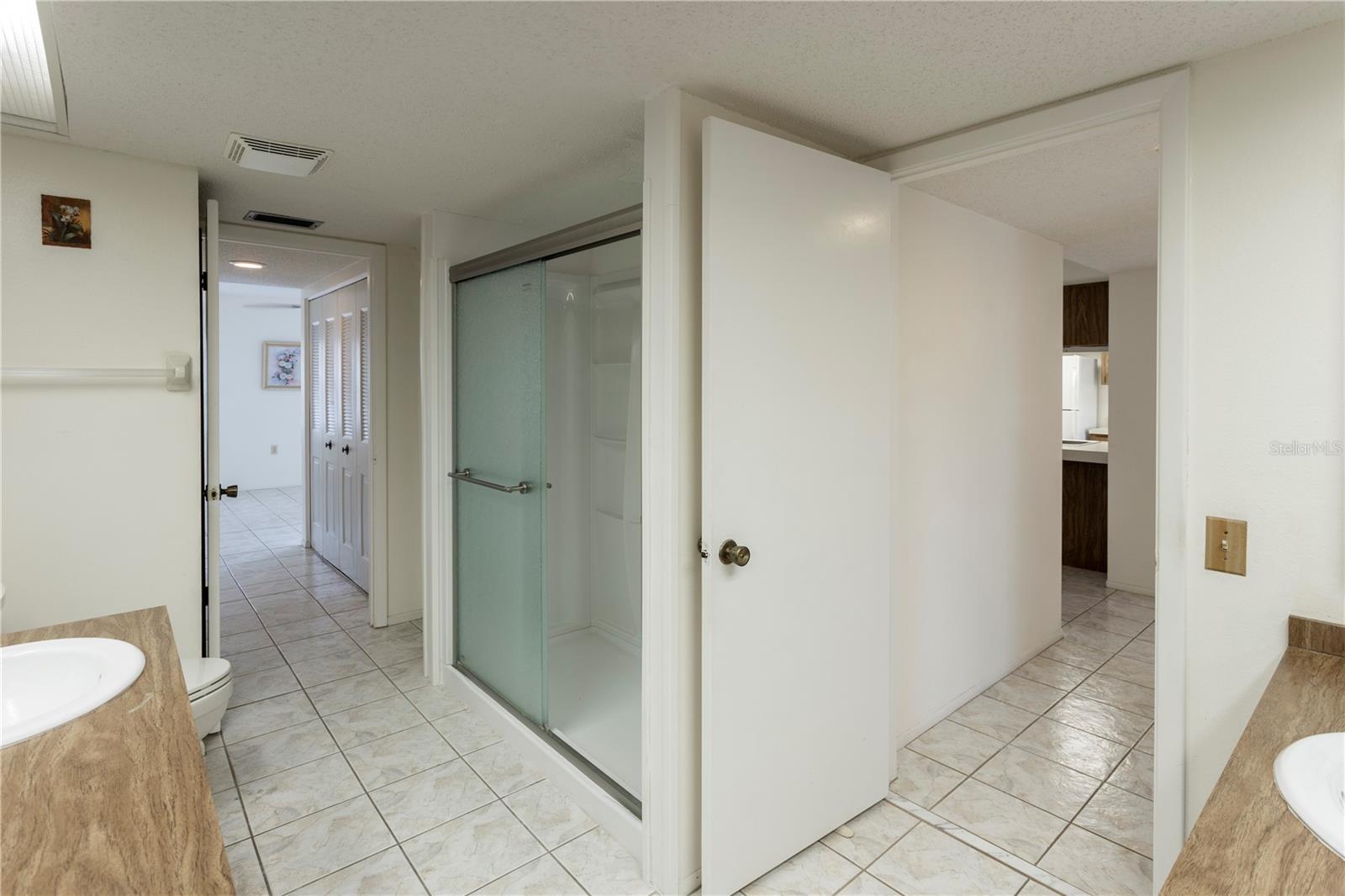HOLIDAY LAKE VILLAS CONDO - Residential