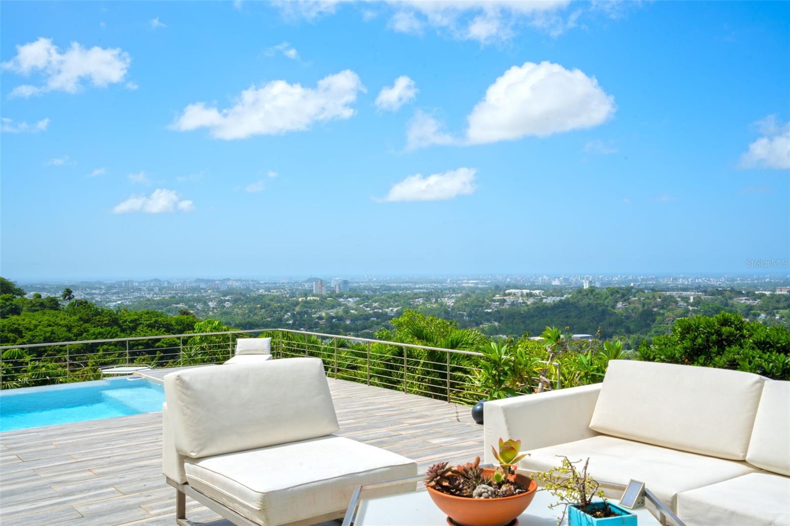 GUAYNABO, PR 00965 - Residential