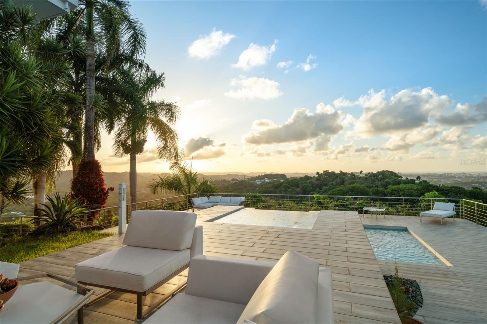 GUAYNABO, PR 00965 - Residential