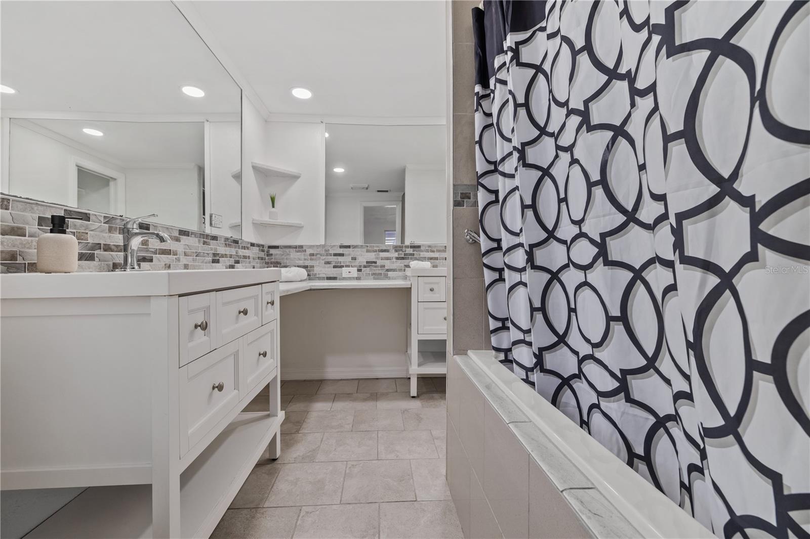 REGENCY PARK - Residential