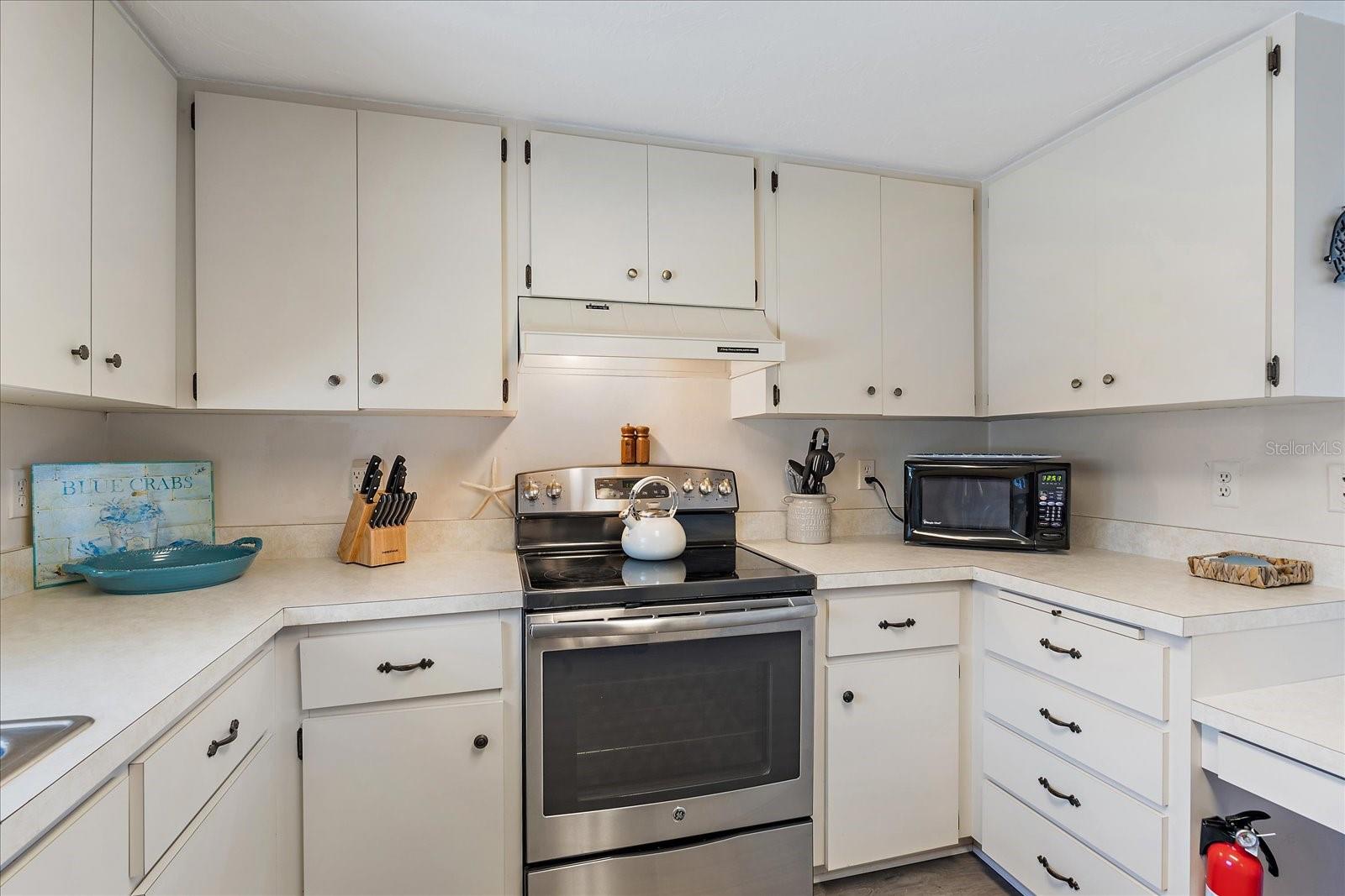 CORAL SHORES - Residential