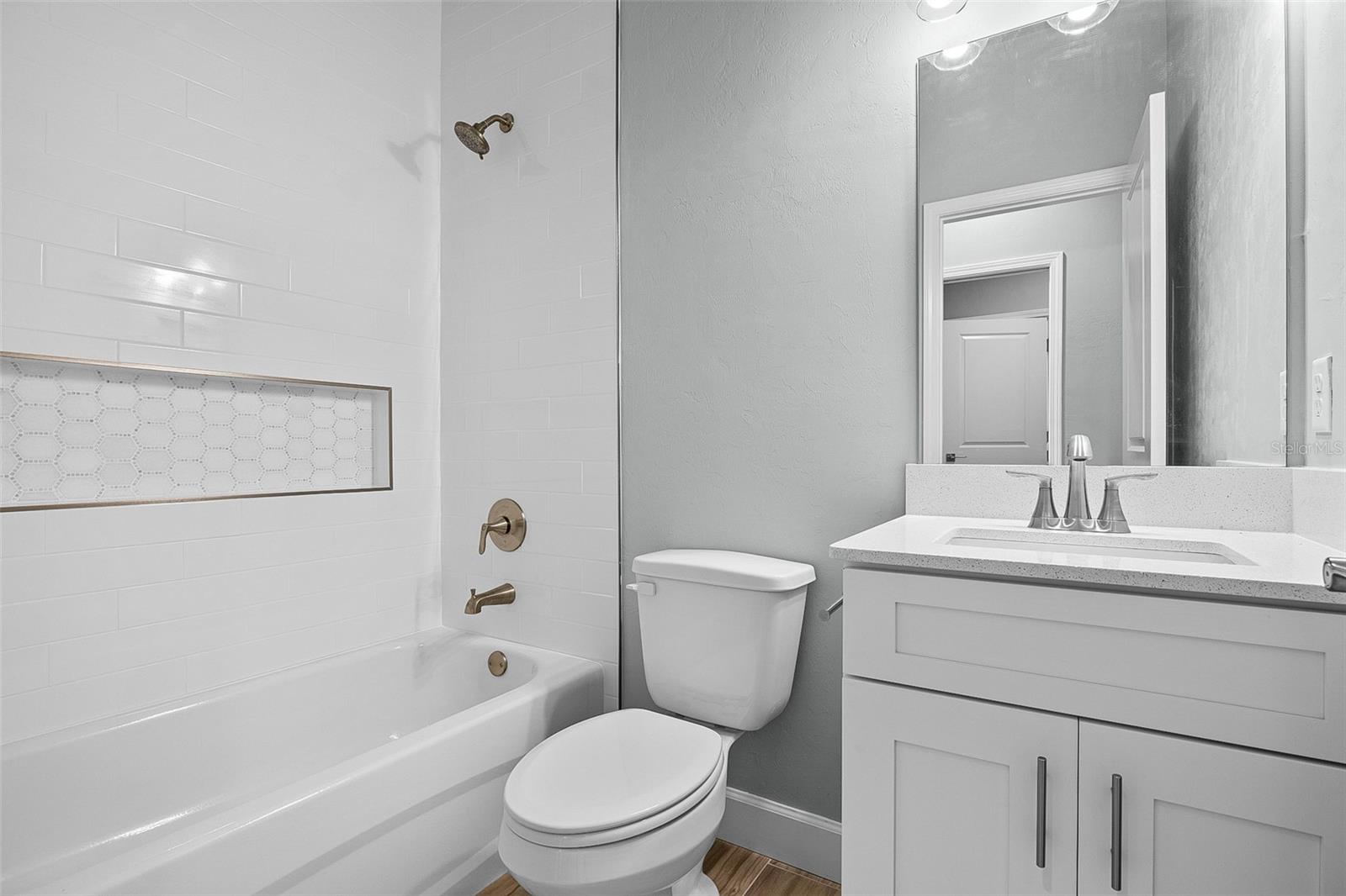 GRAND OAKS AT TOWER - Residential