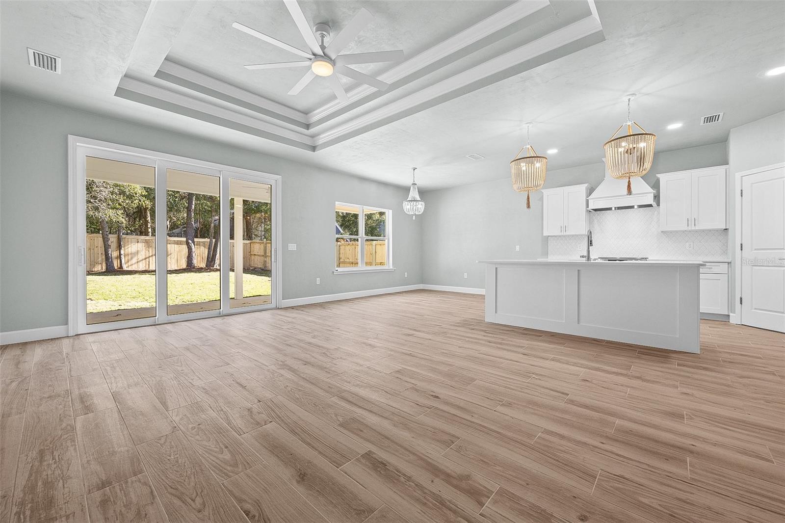 GRAND OAKS AT TOWER - Residential