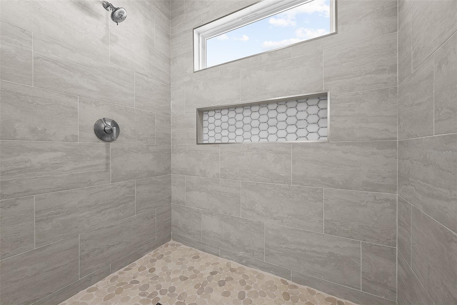 GRAND OAKS AT TOWER - Residential