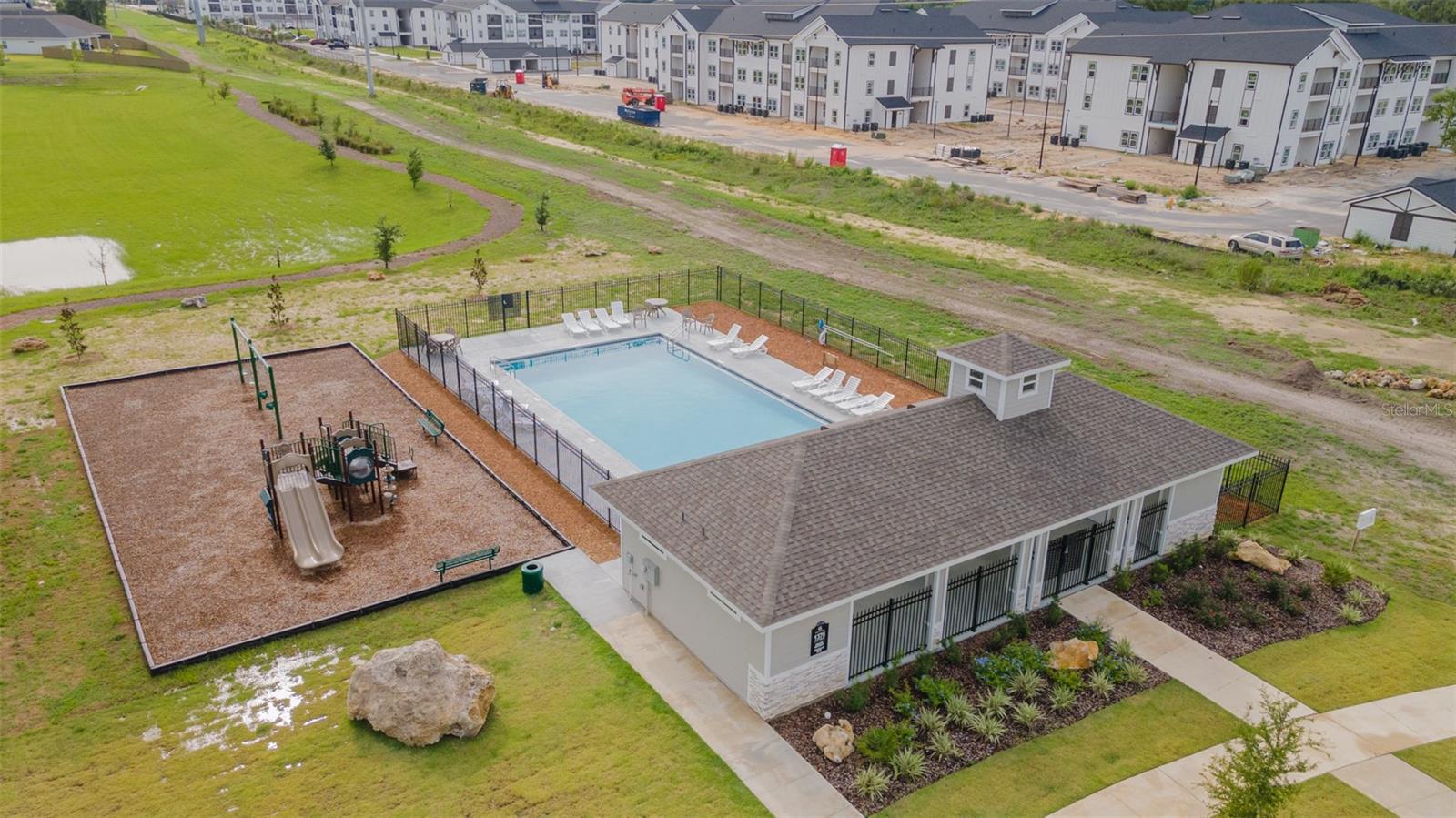 GRAND OAKS AT TOWER - Residential