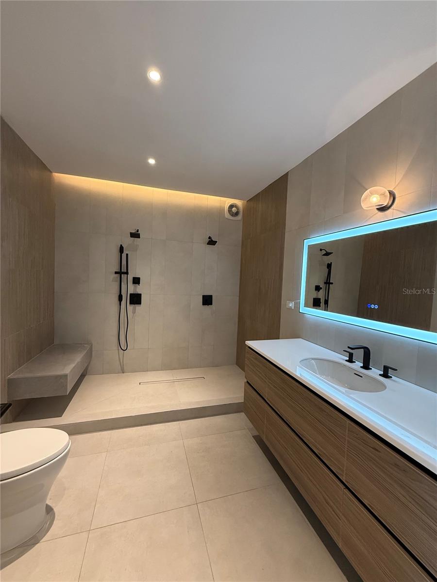 COND. PLAZA DEL PRADO - Residential