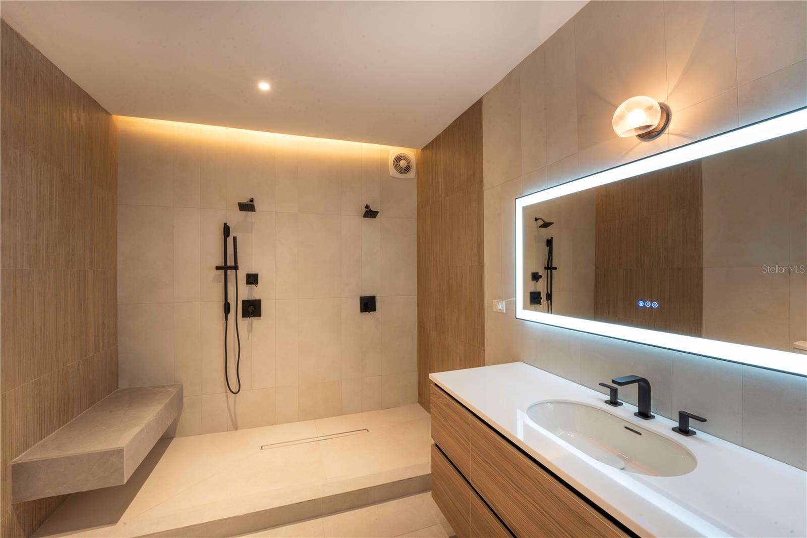 COND. PLAZA DEL PRADO - Residential