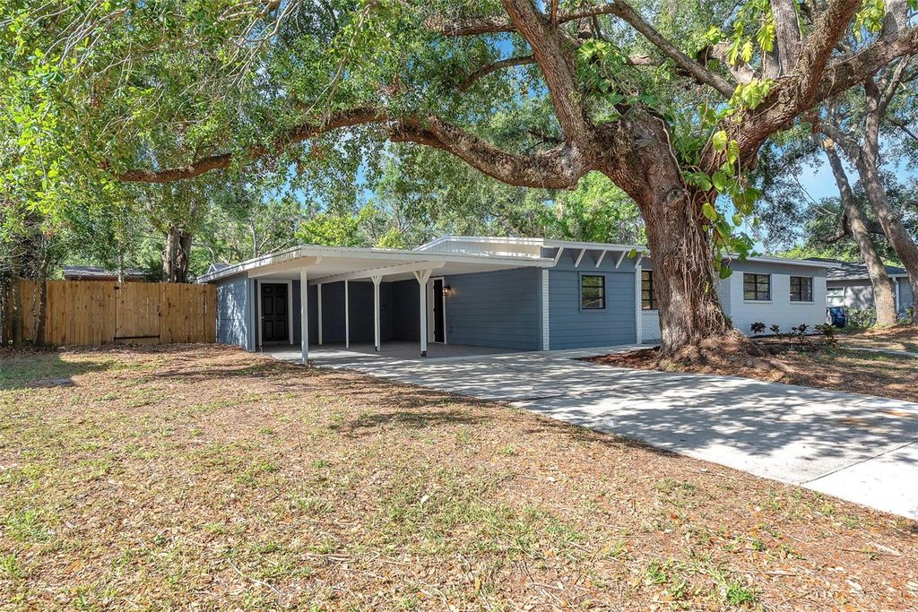 Photo of 2003 E Clinton Street, Tampa, FL 33610 (MLS # TB8420926)