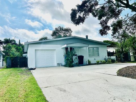 Photo of 4027 Huntington Street NE, St Petersburg, FL 33703 (MLS # TB8416758) Photo of 4027 Huntington Street NE, St Petersburg, FL 33703 (MLS # TB8416758)