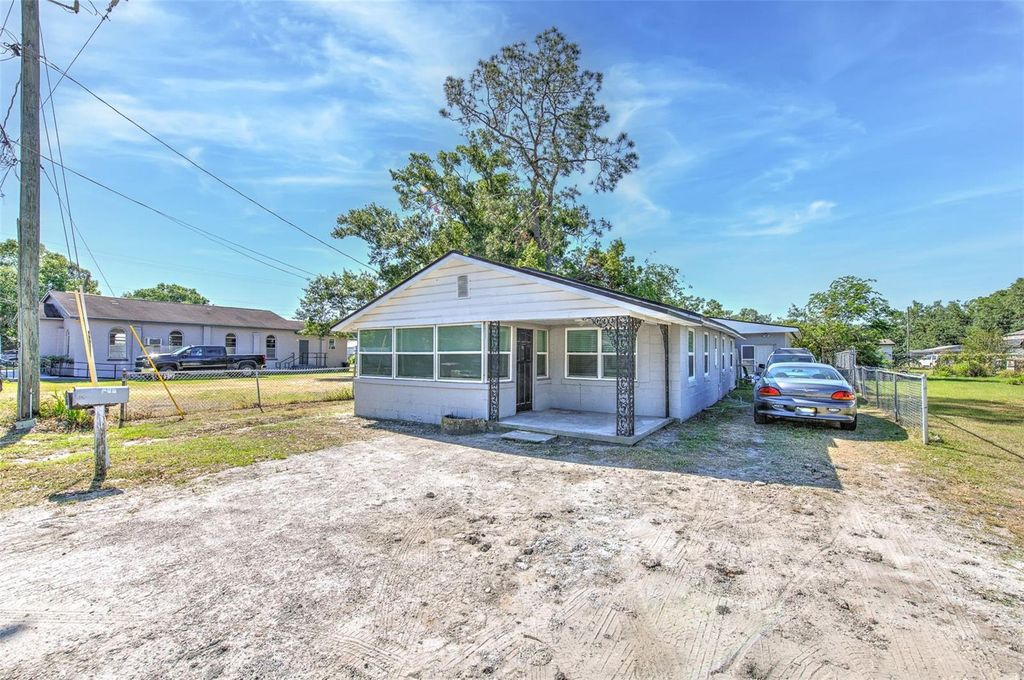 Photo of 905 W Ball Street, Plant City, FL 33563 (MLS # TB8470176)