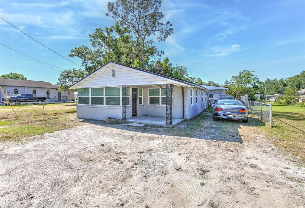 Photo of 905 W Ball Street, Plant City, FL 33563 (MLS # TB8470176)