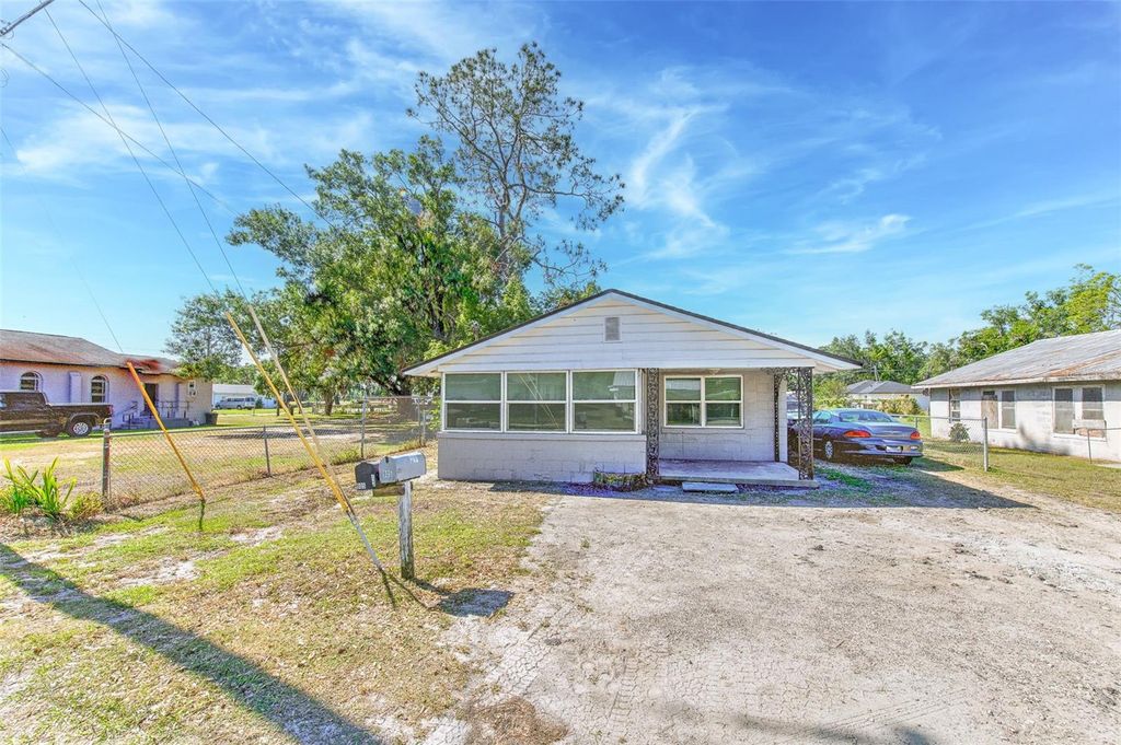 Photo of 905 W Ball Street, Plant City, FL 33563 (MLS # TB8470176)