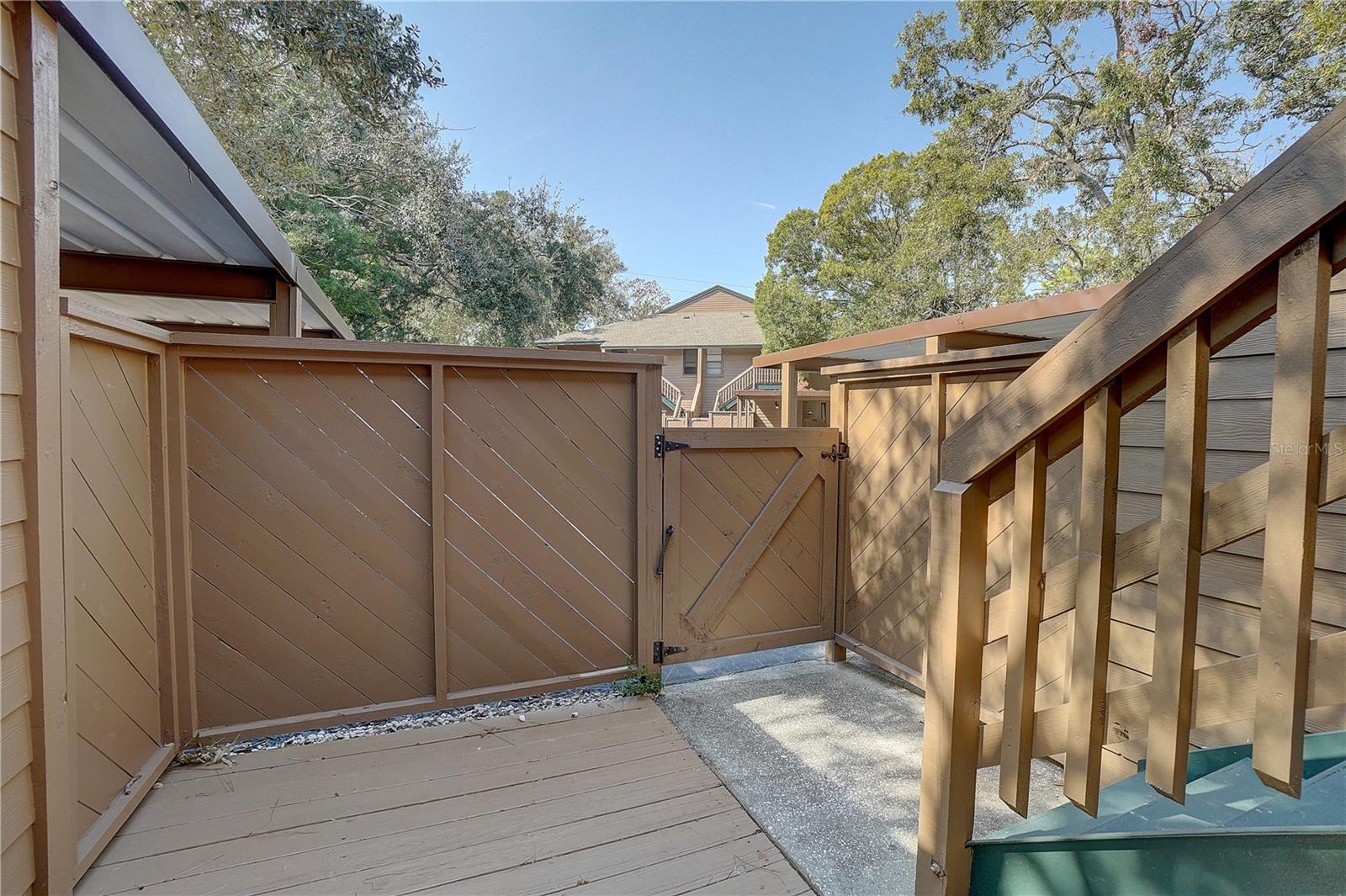 1106 LENNOX ROAD W