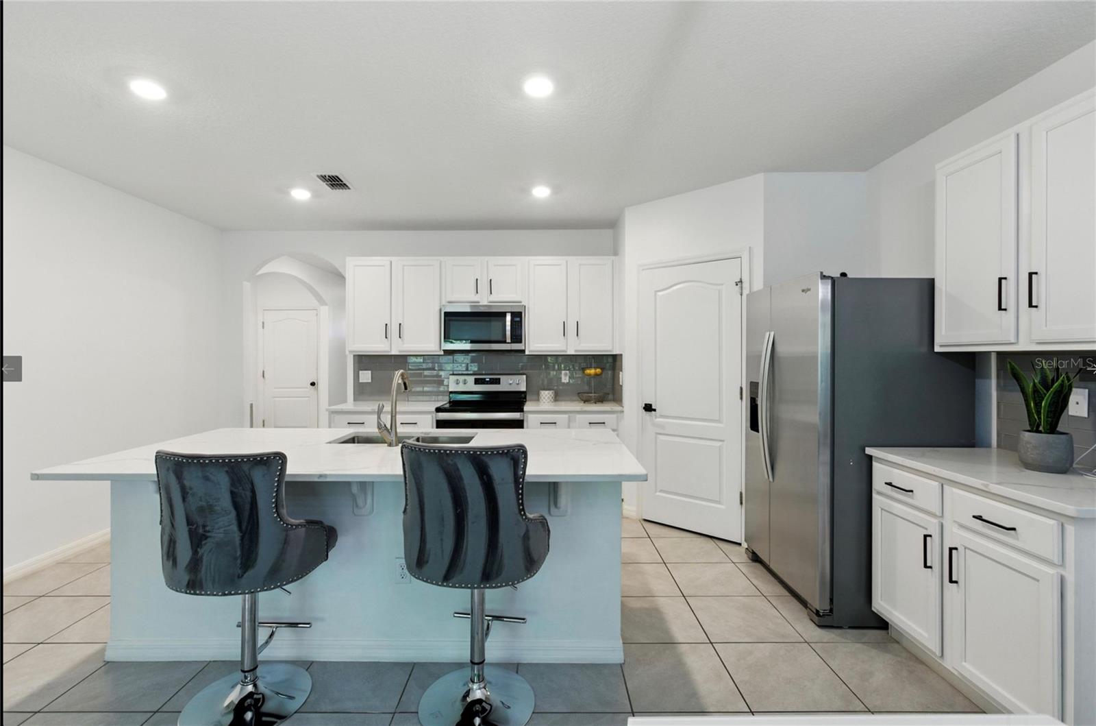 HOLLY ESTATES - Residential Lease