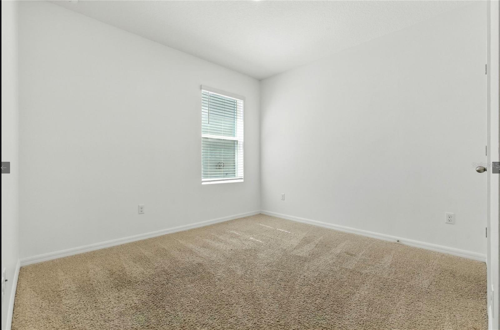 HOLLY ESTATES - Residential Lease