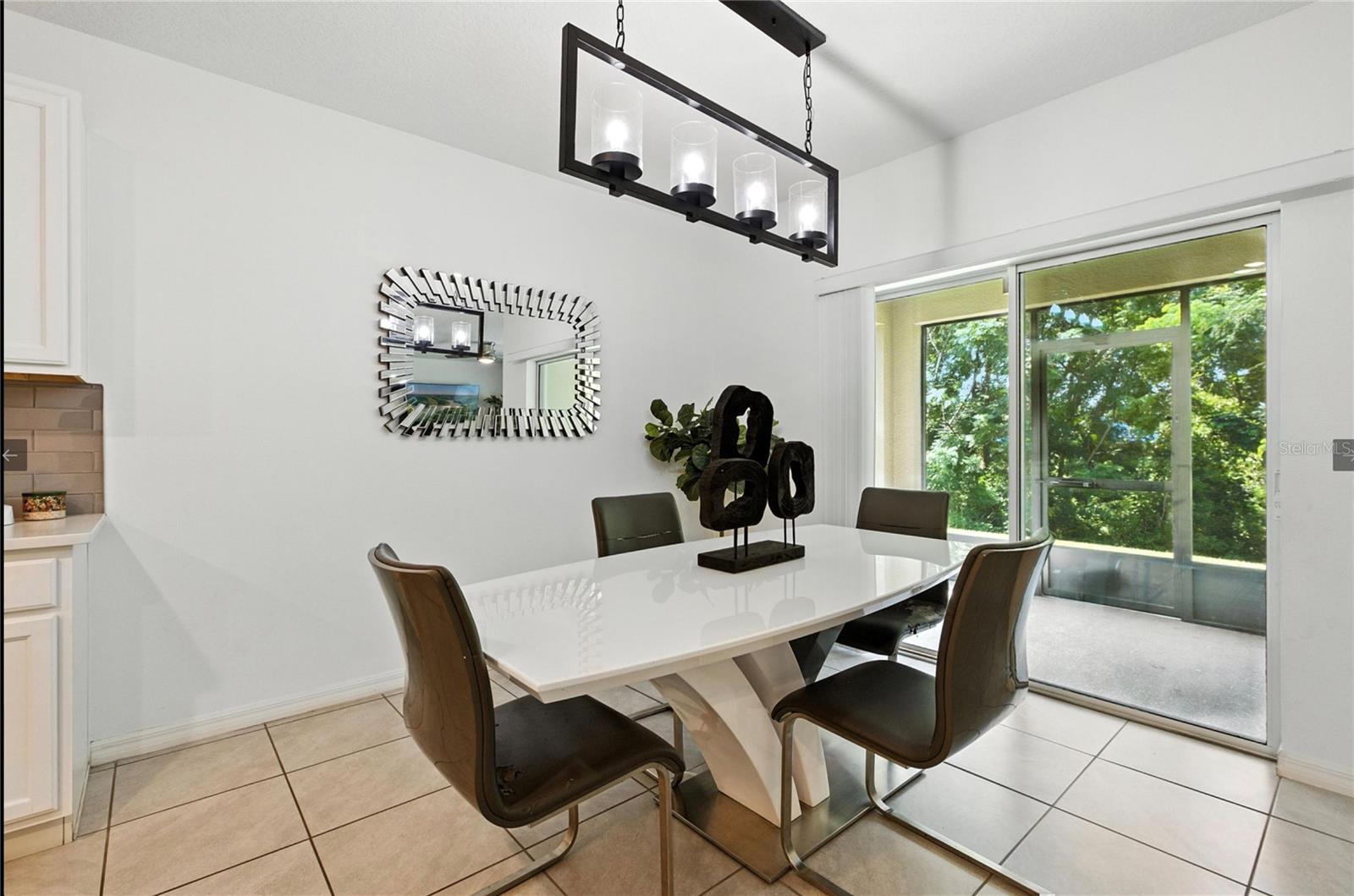 HOLLY ESTATES - Residential Lease