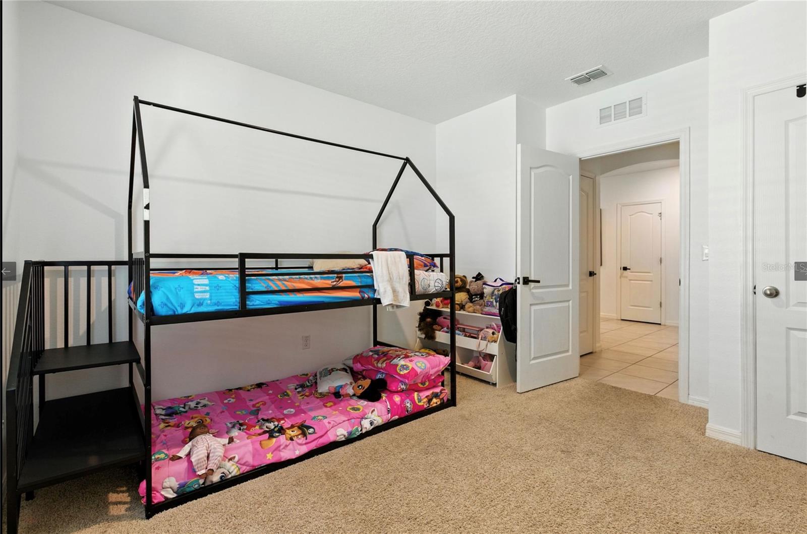 HOLLY ESTATES - Residential Lease