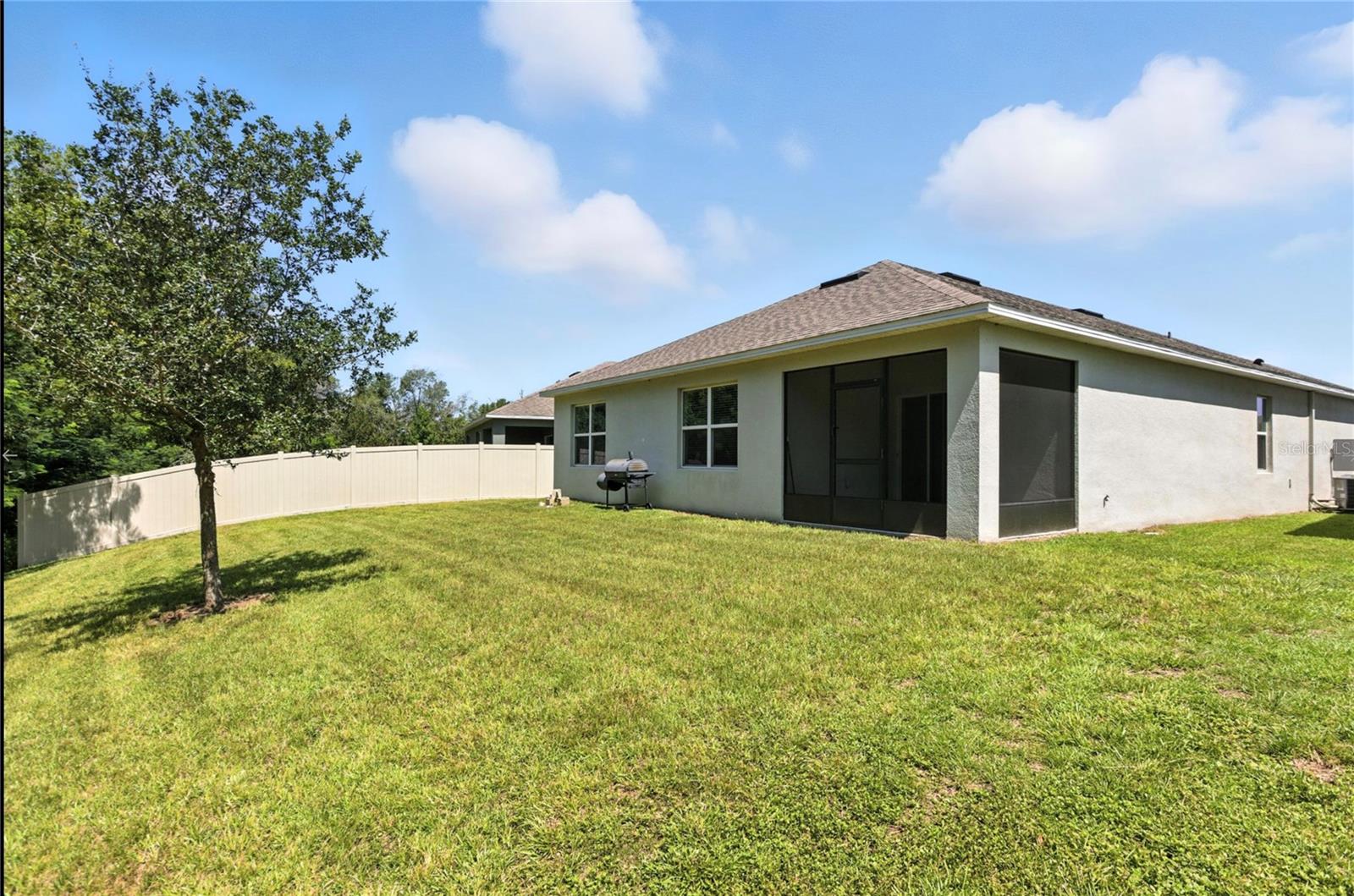 HOLLY ESTATES - Residential Lease