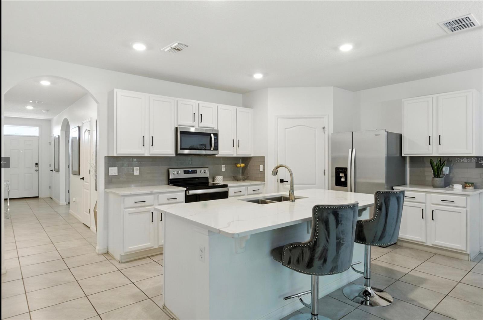 HOLLY ESTATES - Residential Lease