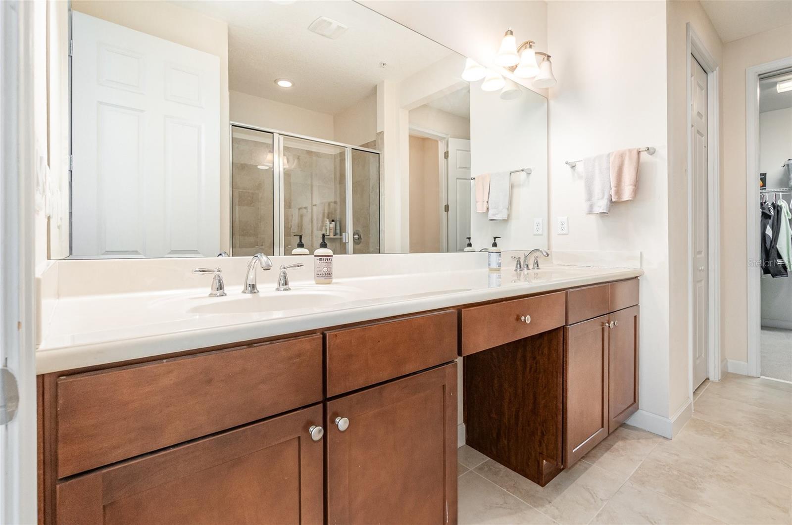 GRANDE OAKS AT HEATHROW - Residential