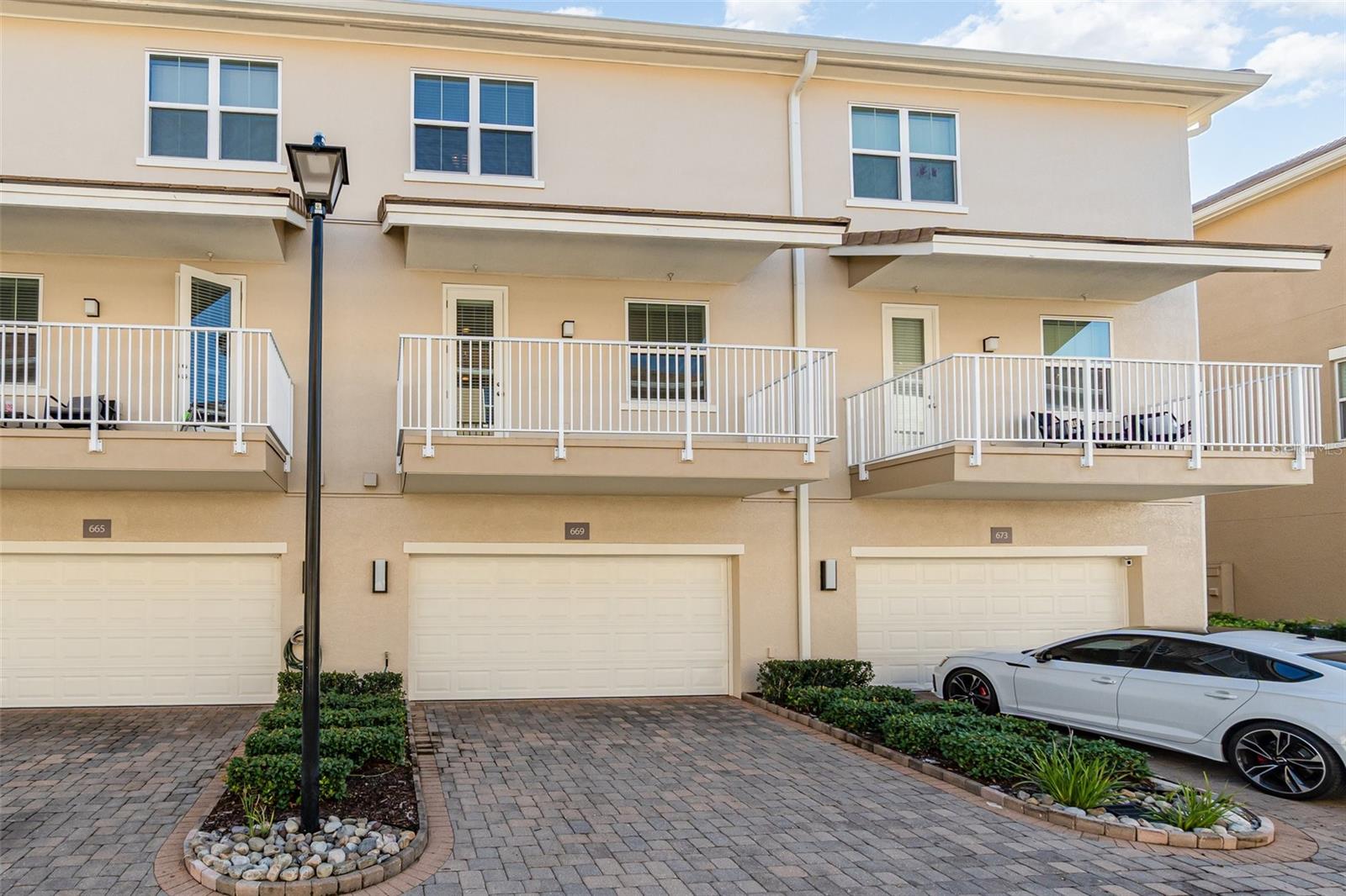 GRANDE OAKS AT HEATHROW - Residential