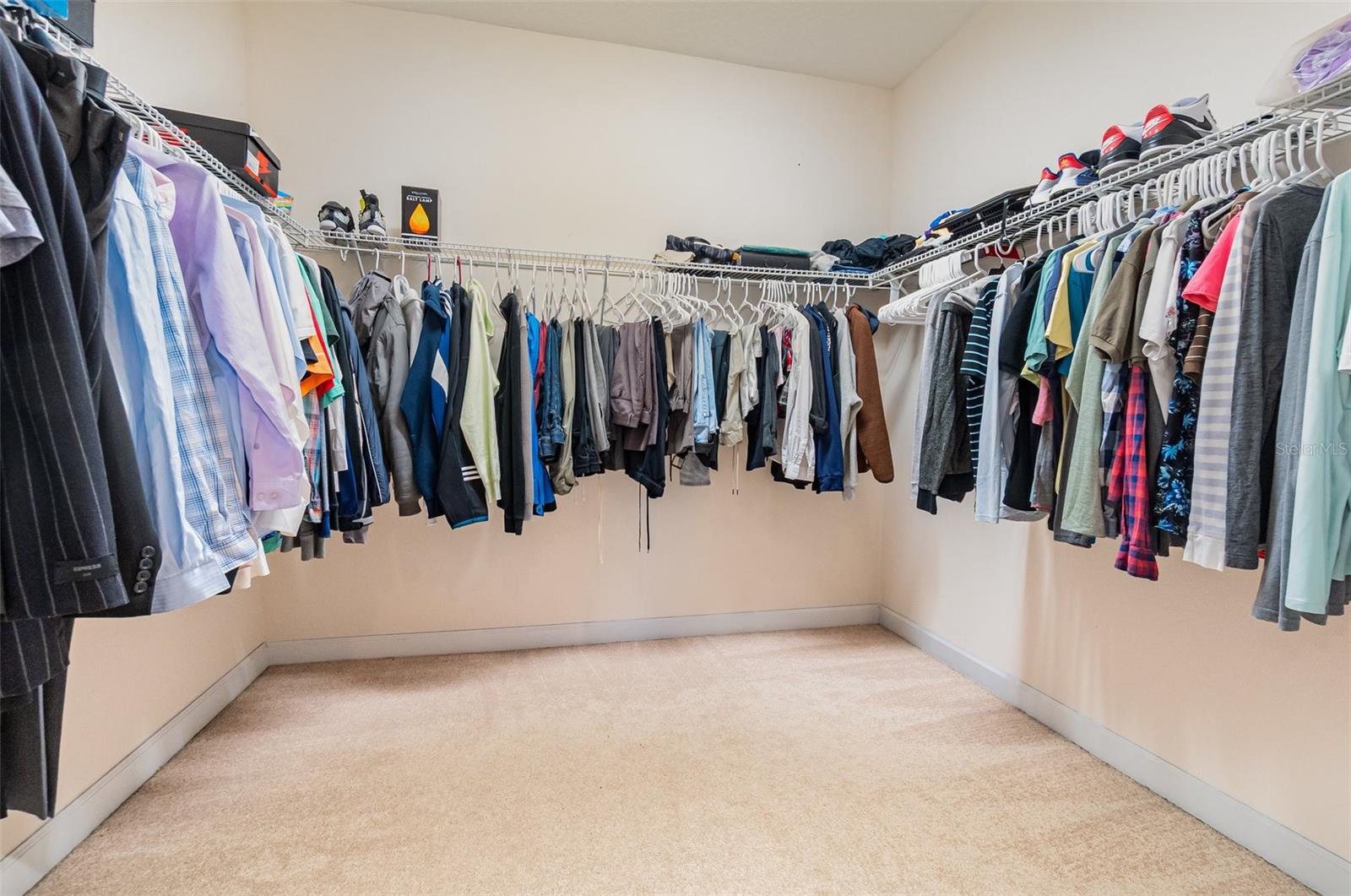 GRANDE OAKS AT HEATHROW - Residential