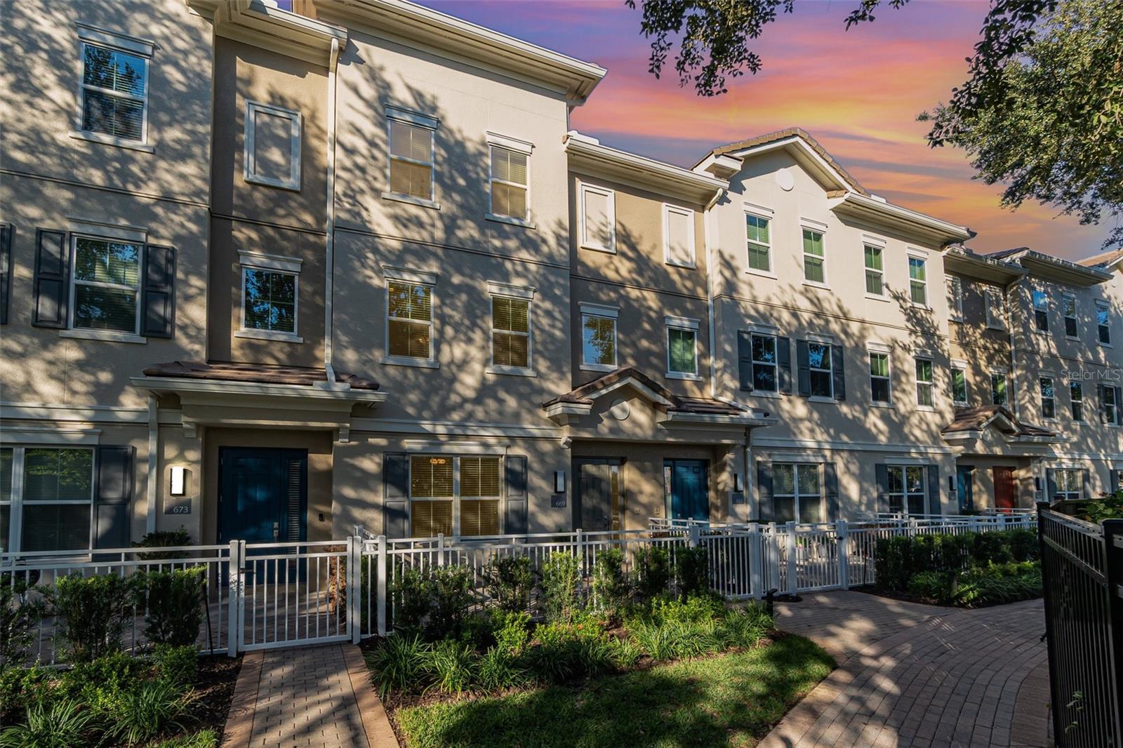 GRANDE OAKS AT HEATHROW - Residential