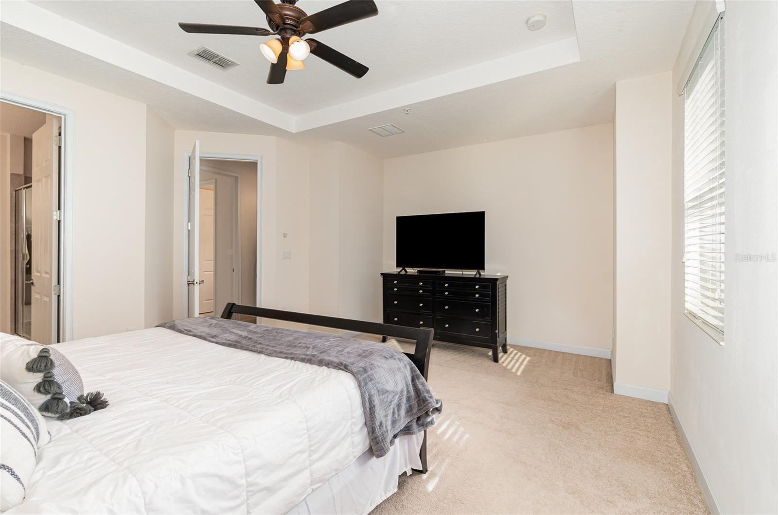 GRANDE OAKS AT HEATHROW - Residential