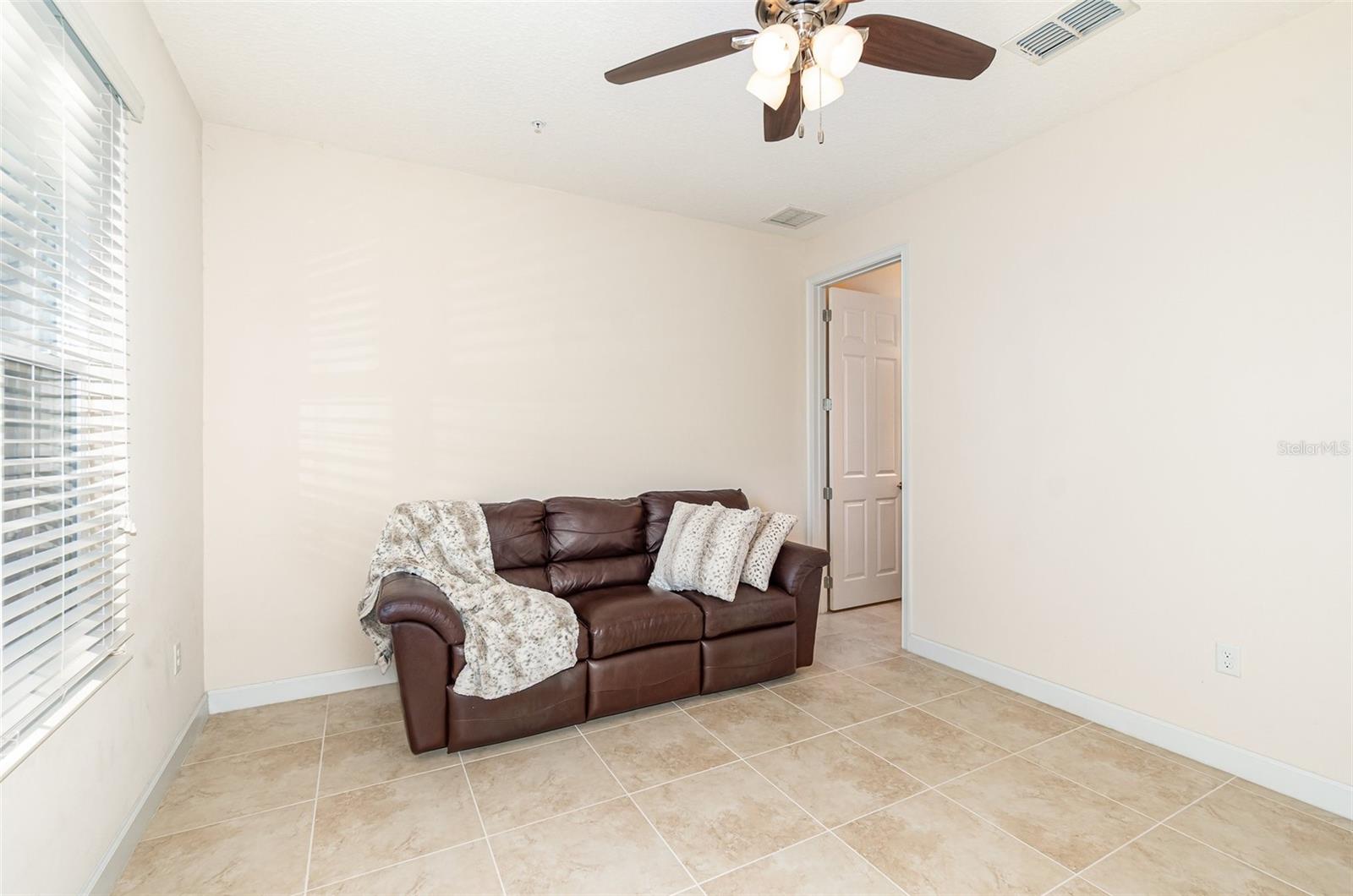 GRANDE OAKS AT HEATHROW - Residential