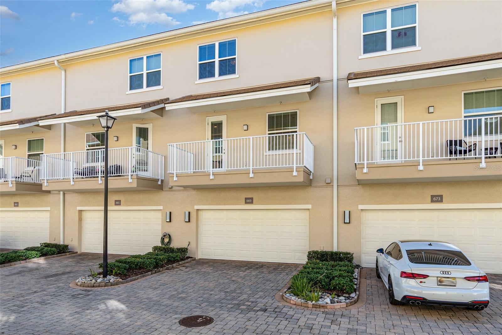 GRANDE OAKS AT HEATHROW - Residential