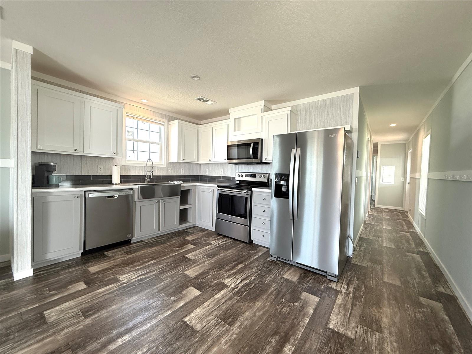 105 W SAINT JOHNS WAY