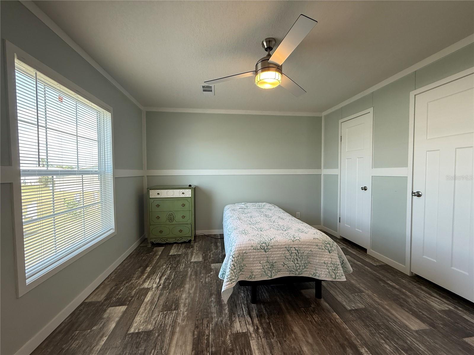 105 W SAINT JOHNS WAY