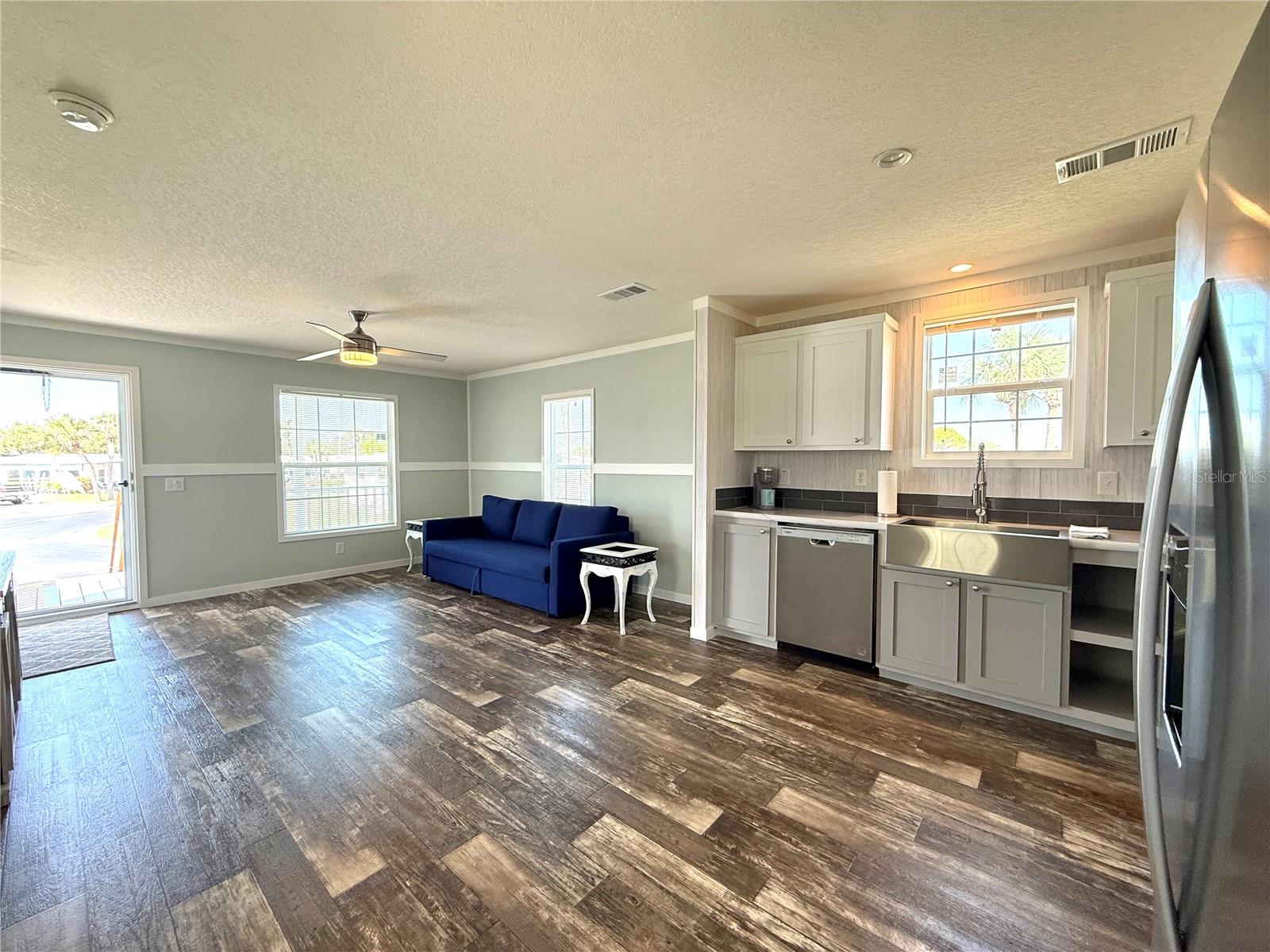 105 W SAINT JOHNS WAY