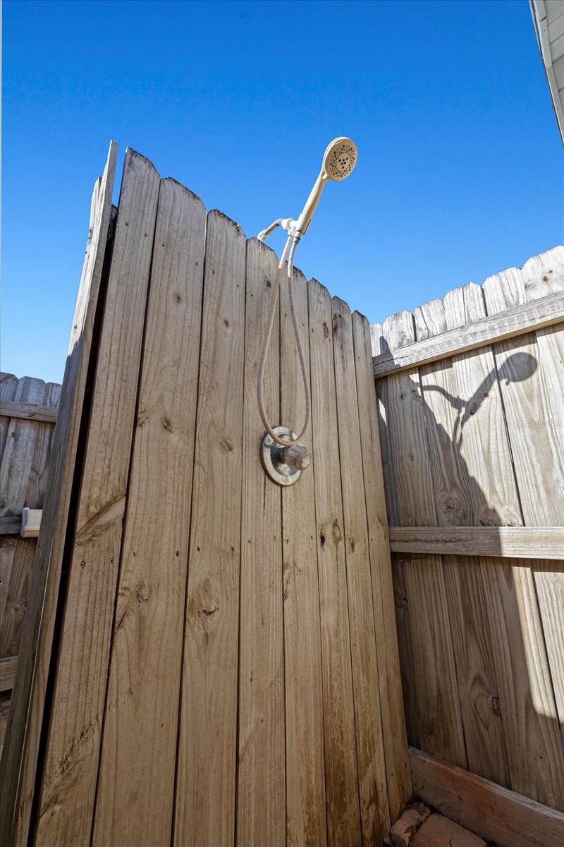 LAKESIDE WOODLANDS - Residential