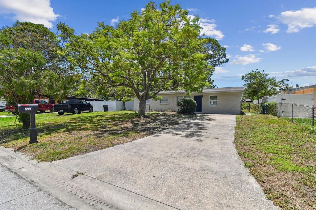Photo of 7704 Tanglewood Lane, Tampa, FL 33615 (MLS # TB8397063)