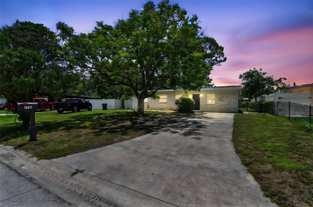 Photo of 7704 Tanglewood Lane, Tampa, FL 33615 (MLS # TB8397063)