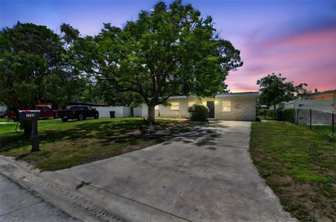 Photo of 7704 Tanglewood Lane, Tampa, FL 33615 (MLS # TB8397063)