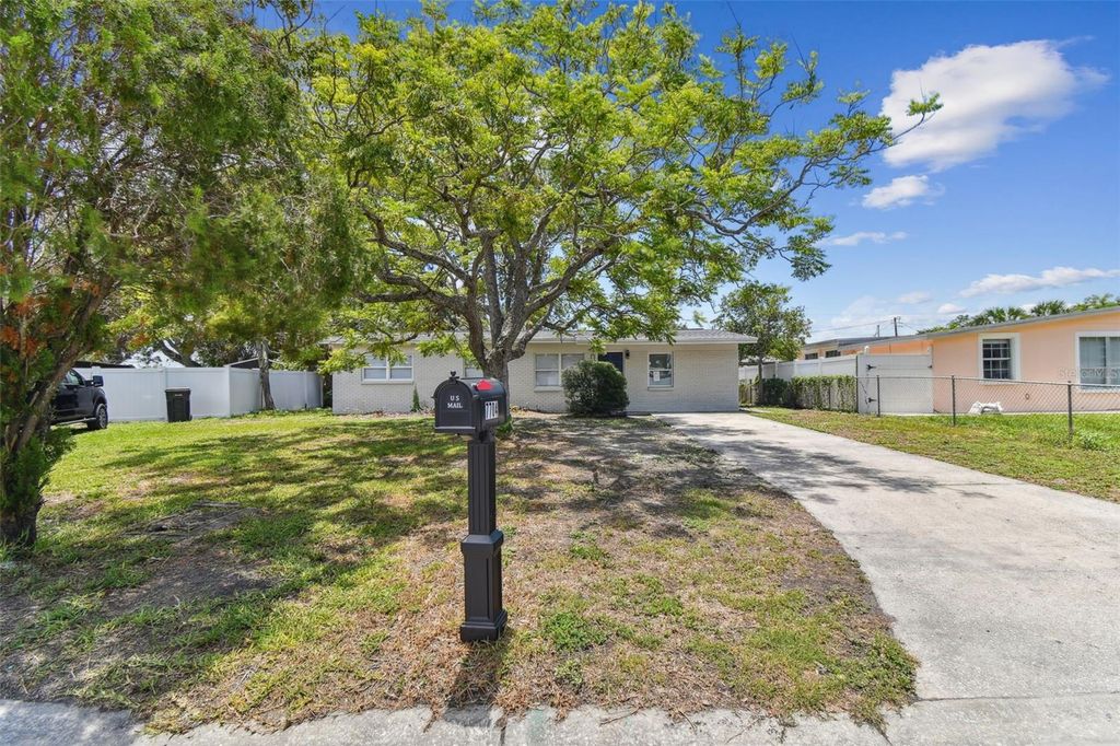Photo of 7704 Tanglewood Lane, Tampa, FL 33615 (MLS # TB8397063)