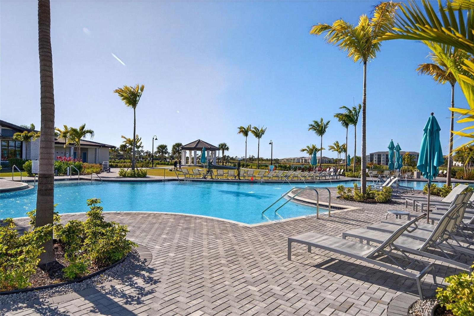 WELLEN PARK GOLF & COUNTRY CLUB - Residential