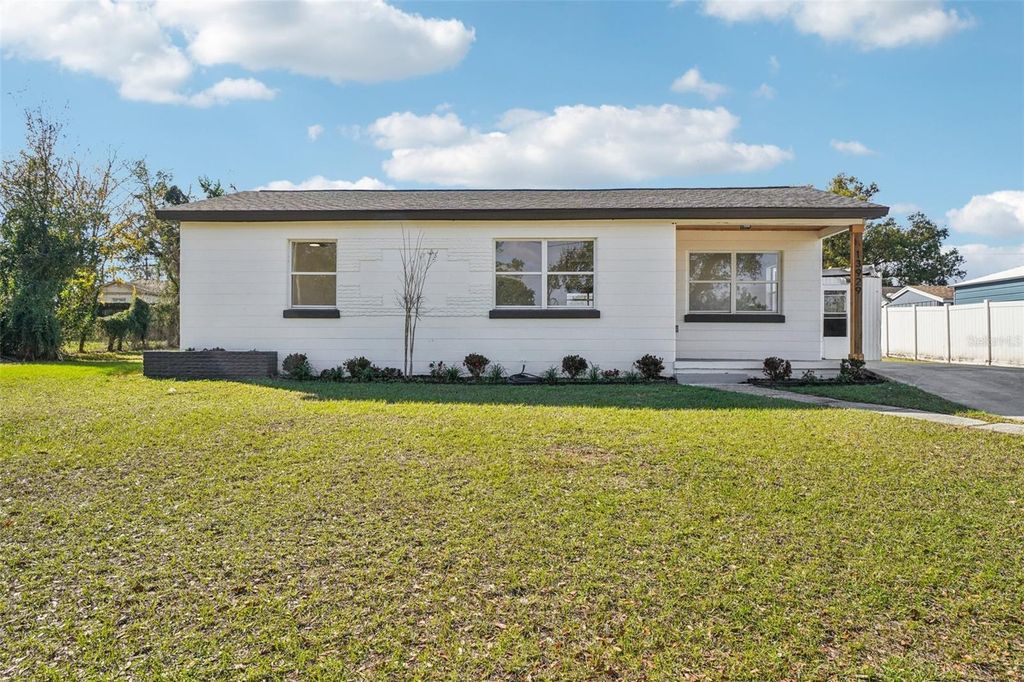 Photo of 13929 2nd Street, Dade City, FL 33525 (MLS # L4958998)