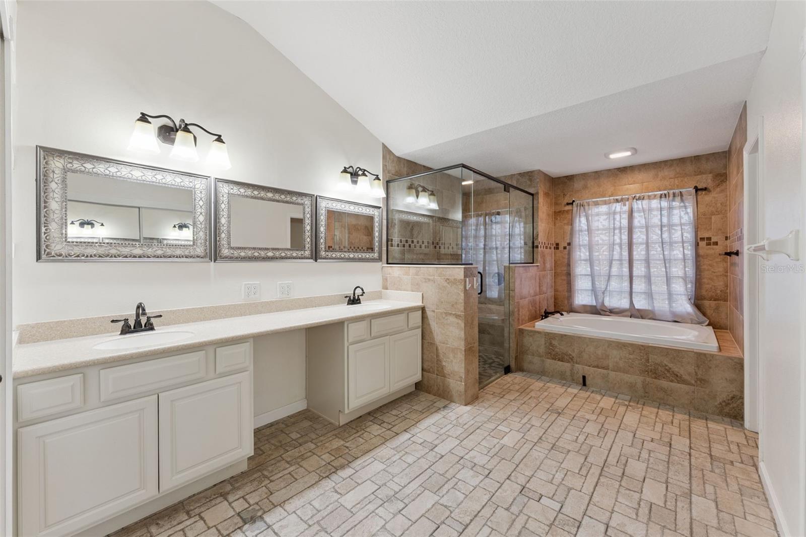 LEXINGTON TRLS - Residential