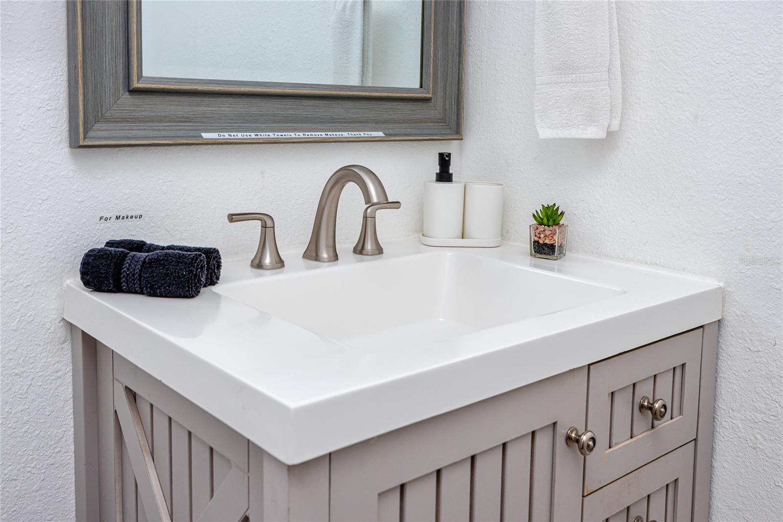 BAY PINES MANOR - Residential Income