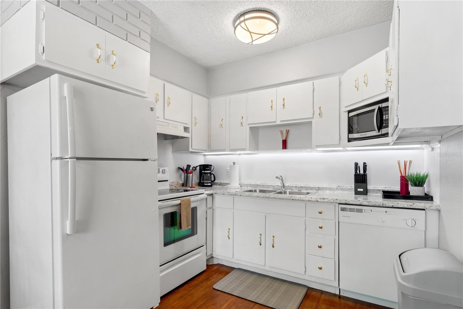 BAY PINES MANOR - Residential Income