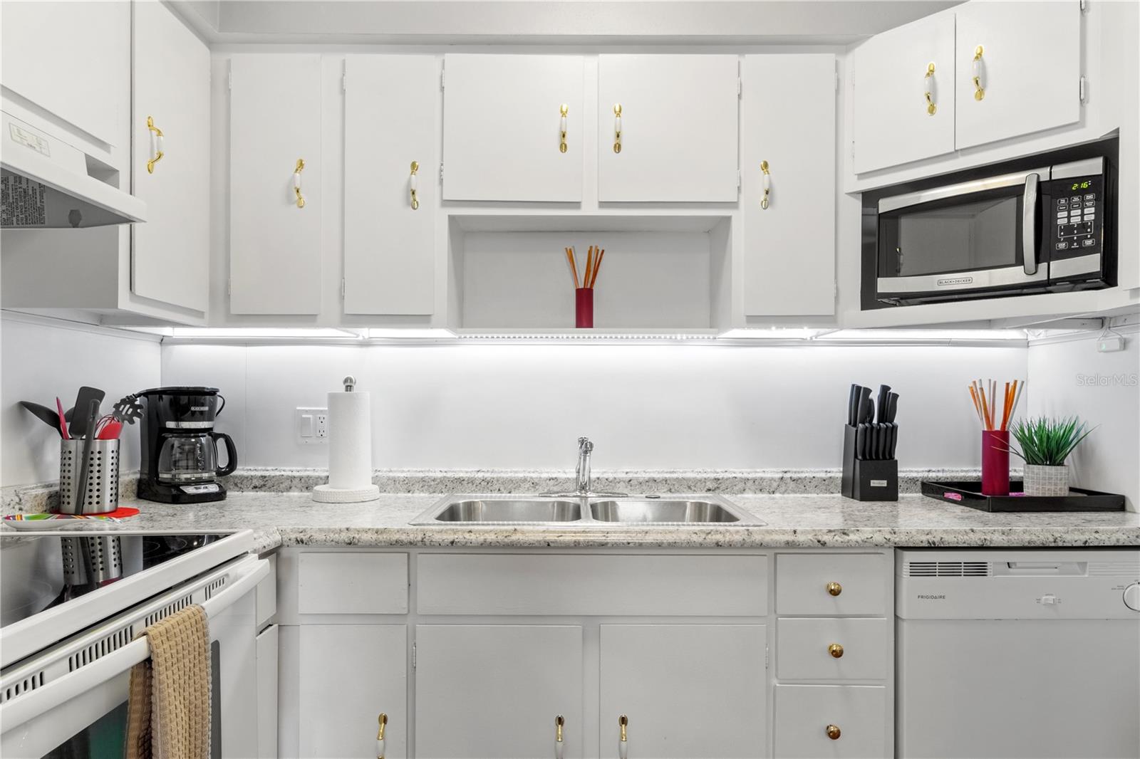 BAY PINES MANOR - Residential Income