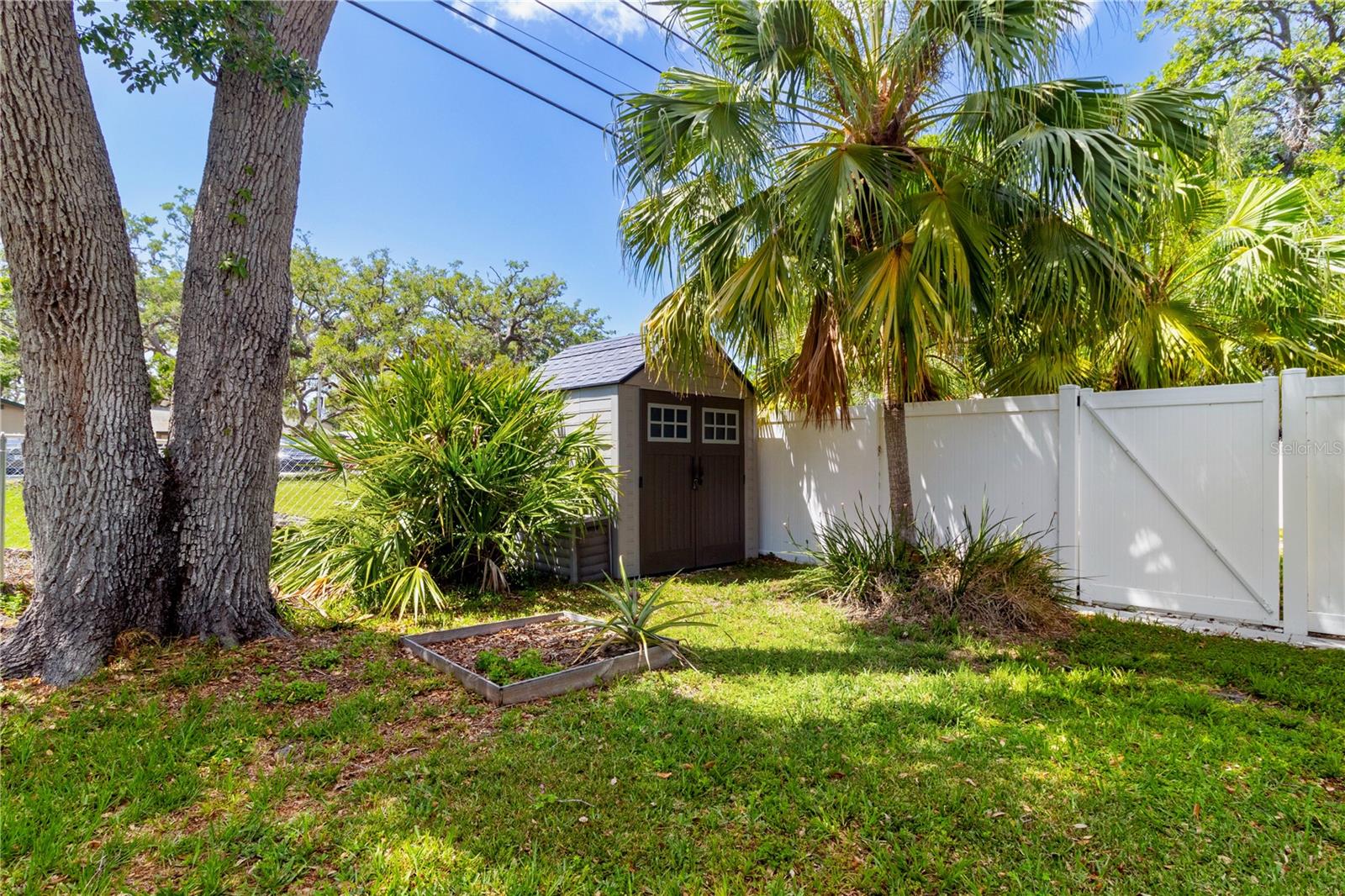 BAY PINES MANOR - Residential Income