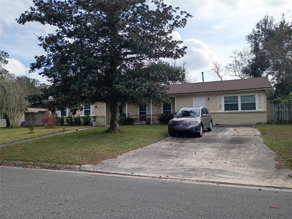 Photo of 2715 NW 55th Boulevard, Gainesville, FL 32653 (MLS # OM716382)