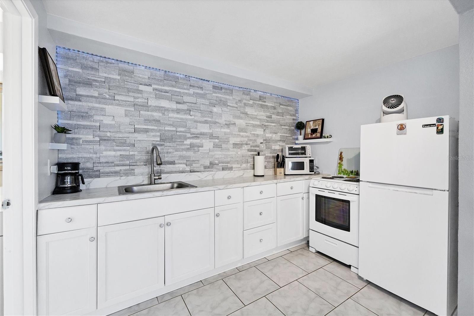 WARM MINERAL SPGS - Residential Income